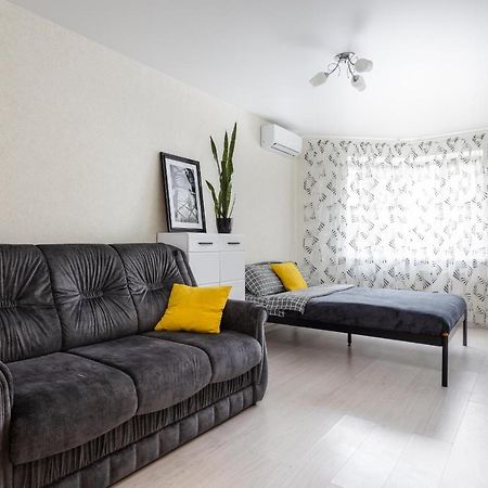 0131 Apartment Near Zhulyany Airport New Complex Kiev Exterior foto